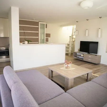 Sveciu Namai Lanko G.